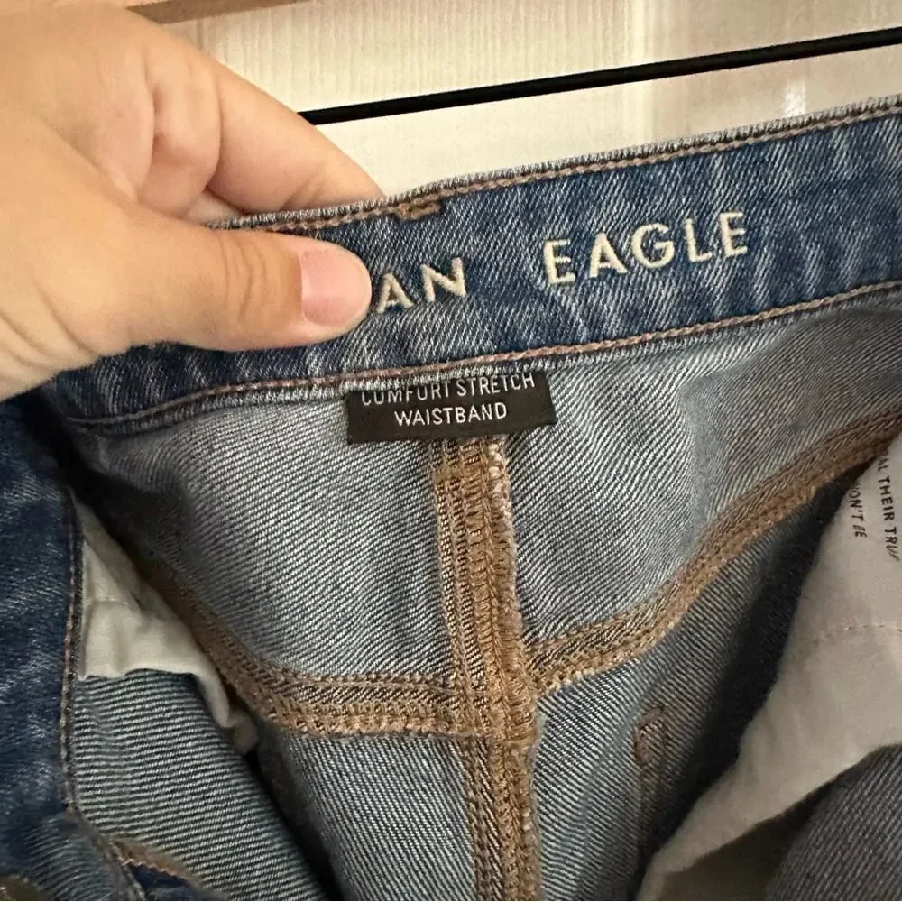 American Eagle Distressed Mom Jean Women’s Size 6